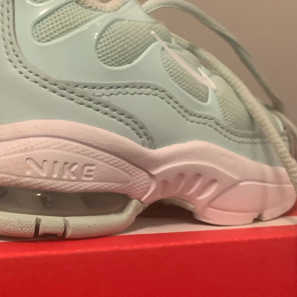 Nike Air Max - Picture 2 of 4